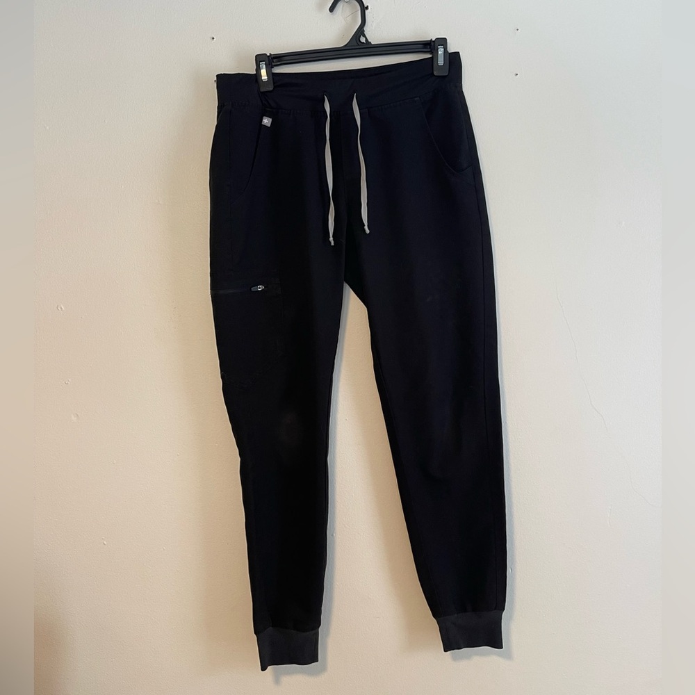 black FIGS Technical Collection jogger scrub pants size s
